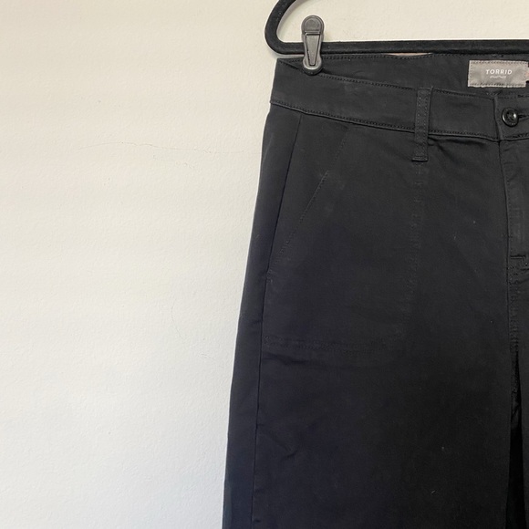 Torrid Crop Wide Leg Stretch Twill Mid-Rise Pant Black Size 12 - Picture 5 of 7